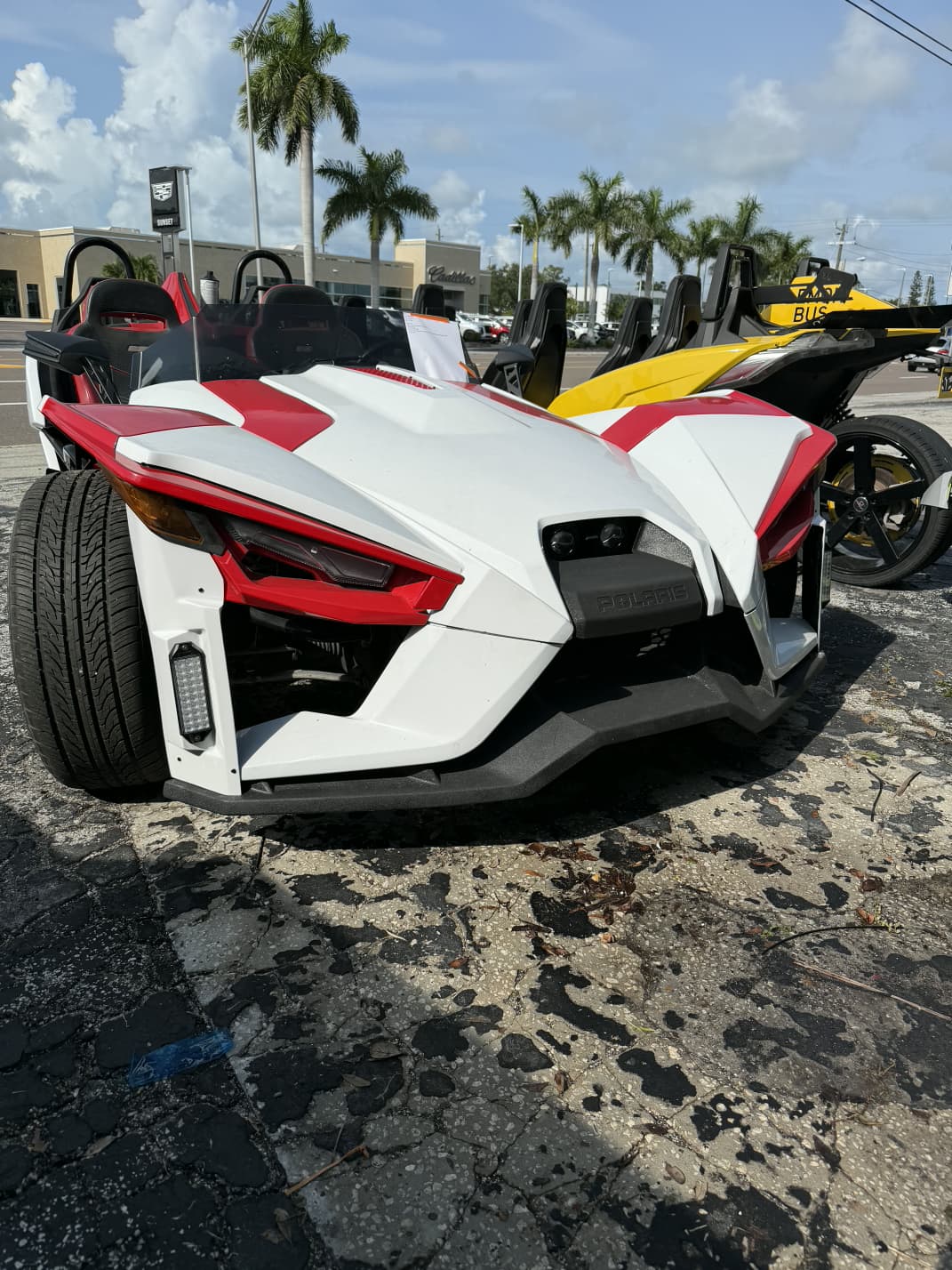 UAS Slingshot Front Side Fillers with Fog Lights
